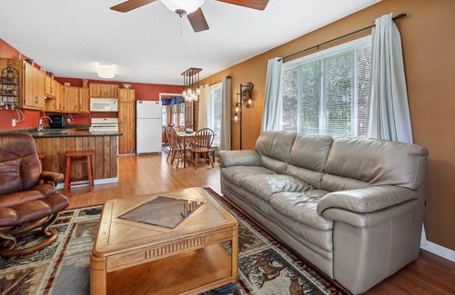 Wild Oak Cabin | Quaint Year Round Cabin with Access to Lake Minnewawa.