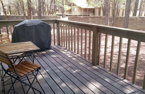 Pinetop Villa | Quality Hill Resort Villa, sleeps six, full kitchen, dining room, private patio