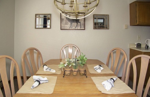 Pinetop Villa | Quality Hill Resort Villa, private garage and patio, vaulted ceilings