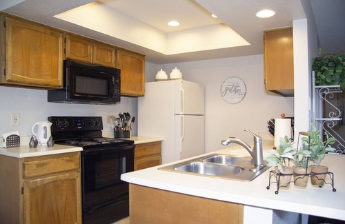 Pinetop Villa | Quality Hill Resort Villa, private garage and patio, vaulted ceilings