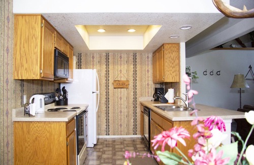 Pinetop Villa | Quality Hill Resort Villa, luxury town home nestled among the tall pines