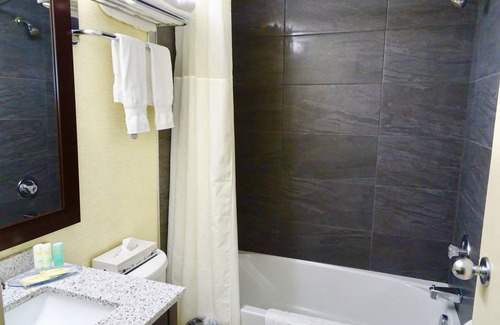 Saint-Laurent Hotel | Quality Hotel Dorval