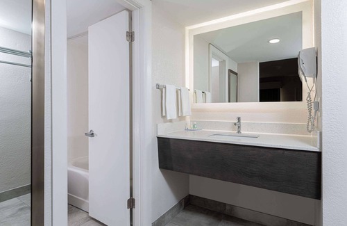 Asheville Hotel | Quality Inn Asheville Downtown Tunnel Road