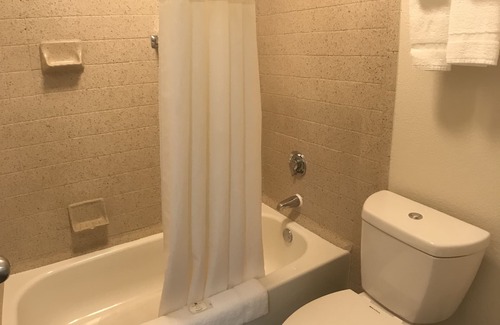 South Arlington Hotel | Quality Inn at Arlington Highlands