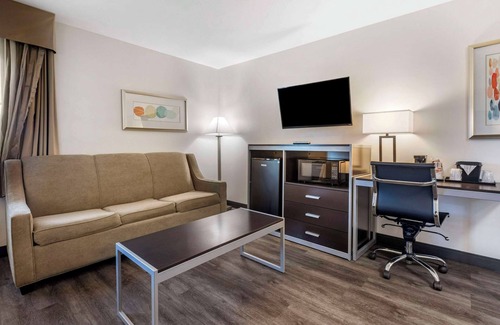 Burbank Hotel | Quality Inn Burbank Airport