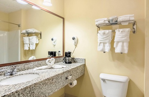 Burkeville Hotel | Quality Inn Burkeville Hwy 360 & 460