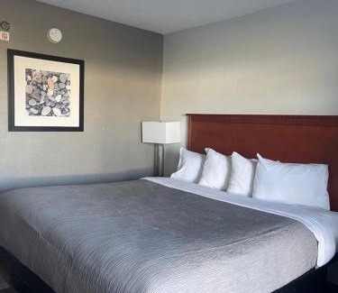 Westover Hotel | Quality Inn Fayetteville near Fort Bragg