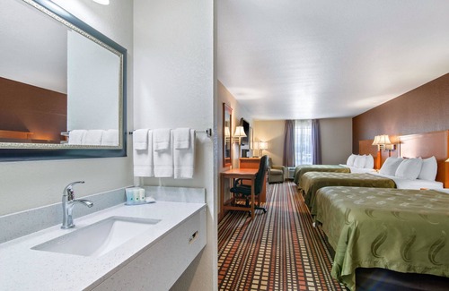 Kearney Hotel | Quality Inn Kearney - Liberty