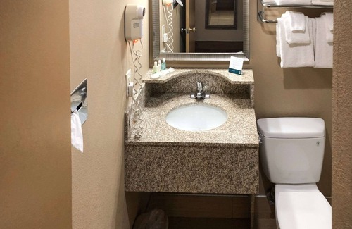 Morningside Hotel | Quality Inn Near Joint Base Andrews - Washington Area