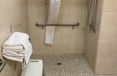 Cheektowaga Hotel | Quality Inn Near Walden Galleria Mall