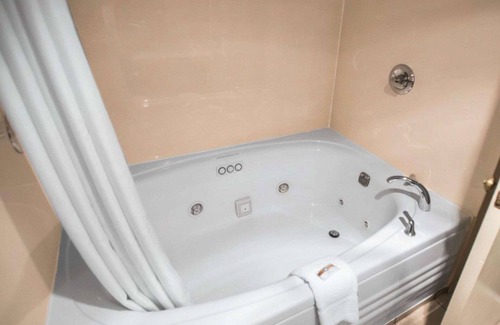 West Milton Hotel | Quality Inn New Columbia–Lewisburg