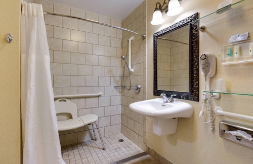 Oneonta Hotel | Quality Inn Oneonta Cooperstown Area