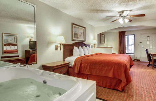 Clinton Hotel | Quality Inn & Suites Clinton - Jackson West