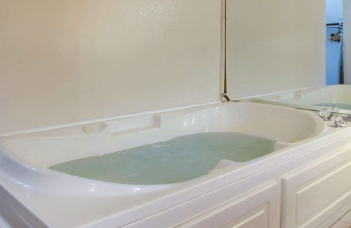 Clinton Hotel | Quality Inn & Suites Clinton - Jackson West