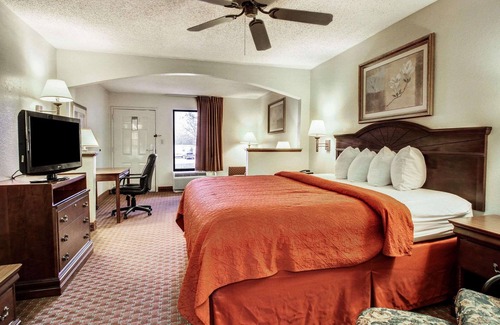 Clinton Hotel | Quality Inn & Suites Clinton - Jackson West