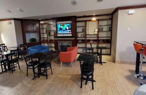 Columbia Hotel | Quality Inn & Suites Columbia I-70