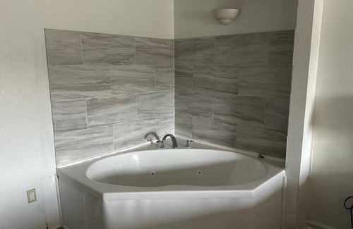 Priceville Hotel | Quality Inn & Suites Decatur - Priceville I-65