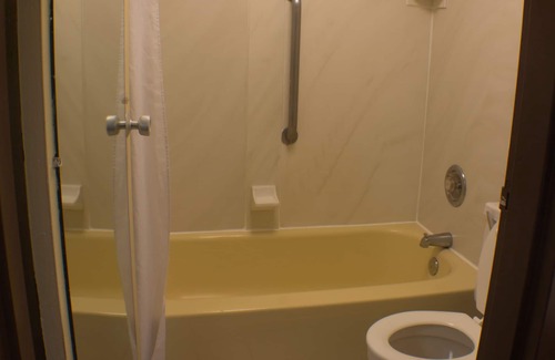 Erie Hotel | Quality Inn & Suites Erie near Casino