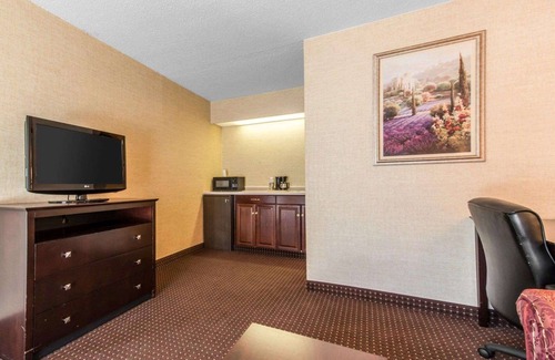 Erie Hotel | Quality Inn & Suites Erie near Casino