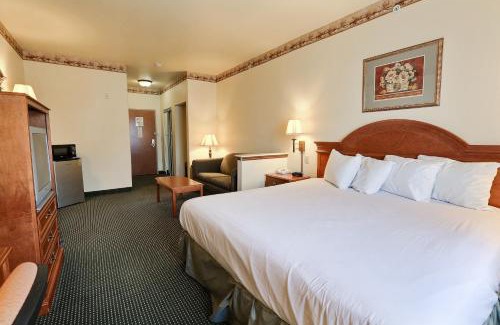 Glen Rose Hotel | Quality Inn & Suites Glen Rose