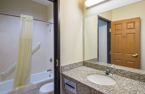 Lampasas Hotel | Quality Inn & Suites Lampasas