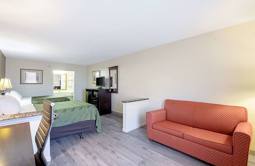 Boys Ranch Hotel | Quality Inn & Suites Live Oak I-10 Exit 283