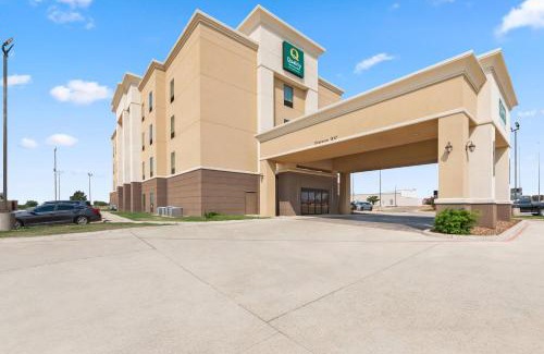 Pearsall Hotel | Quality Inn & Suites Pearsall