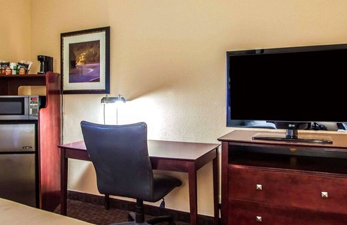 Orange Prairie Hotel | Quality Inn & Suites Peoria North