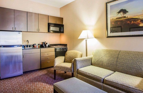 Orange Prairie Hotel | Quality Inn & Suites Peoria North