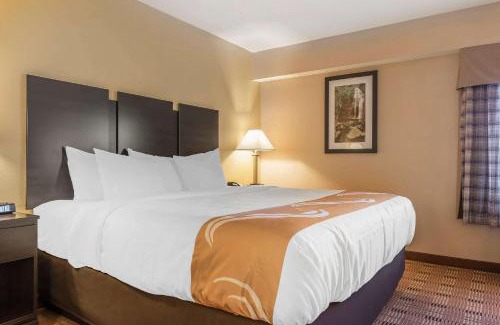 Bairdford Hotel | Quality Inn & Suites Pittsburgh Harmarville