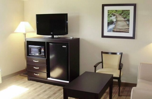 Bairdford Hotel | Quality Inn & Suites Pittsburgh Harmarville