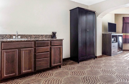 South Salisbury Hotel | Quality Inn & Suites Salisbury South