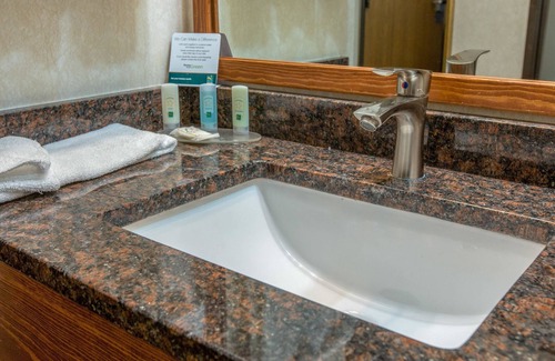Laramie Hotel | Quality Inn & Suites University
