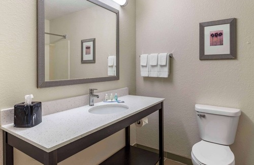 Bay City Hotel | Quality Inn & Suites