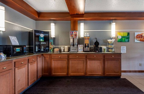 Warren Hotel | Quality Inn & Suites Warren