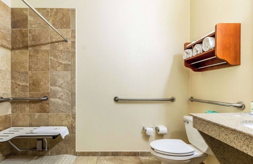 Texas City Hotel | Quality Inn Texas City I-45