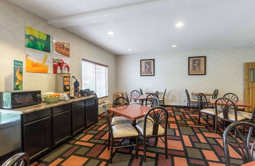 Kearney Hotel | Quality Inn