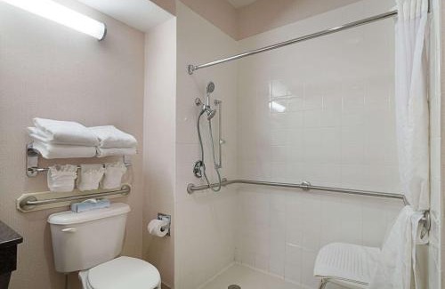 Springdale Hotel | Quality Suites Springdale West I-49