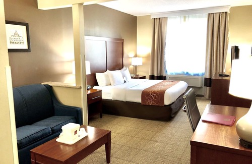 Waldorf Hotel | Quality Suites Waldorf