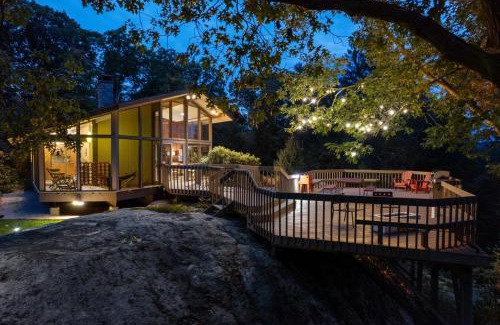 Haddam Center Historic District House | Quarry House Mid-Century Modern
