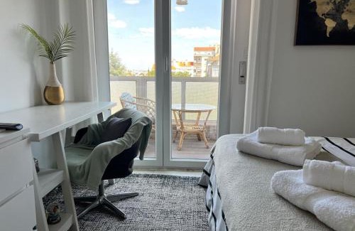 Reboleira House | Quarto com casa de banho privativo