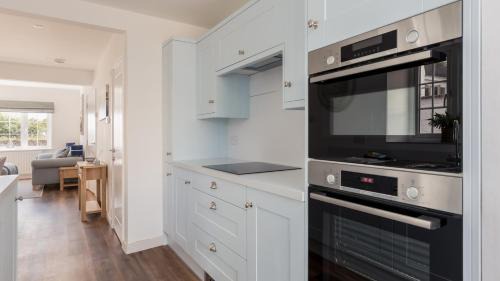 Poole House | Quay Cottage - Sea Views
