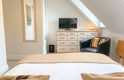 Poole House | Quayside Quarters * Great Location * Old Town Poole * Free Secure Parking