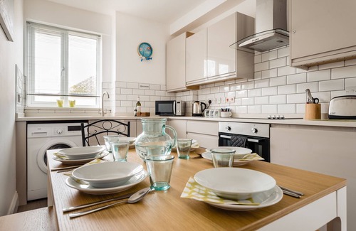 Roundham Apartment | Quayside View - Directly on Paignton Harbour