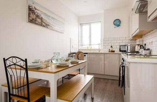 Roundham Apartment | Quayside View - Directly on Paignton Harbour