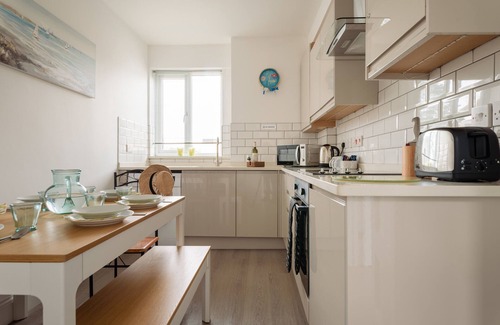 Roundham Apartment | Quayside View - Directly on Paignton Harbour