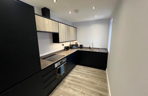 Abingdon Apartment | Queen Apartment - En-Suites - High Spec - 7 Guests