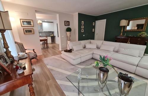 Ravenna Apartment | Queen apartment