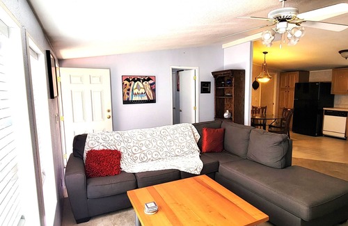 Flagstaff House | Queen Bdrm with shared bath at Peace in the Pines