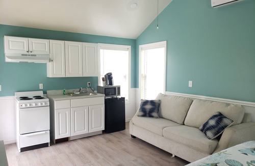 Old Orchard Beach Apartment | Queen Beach Bongalo